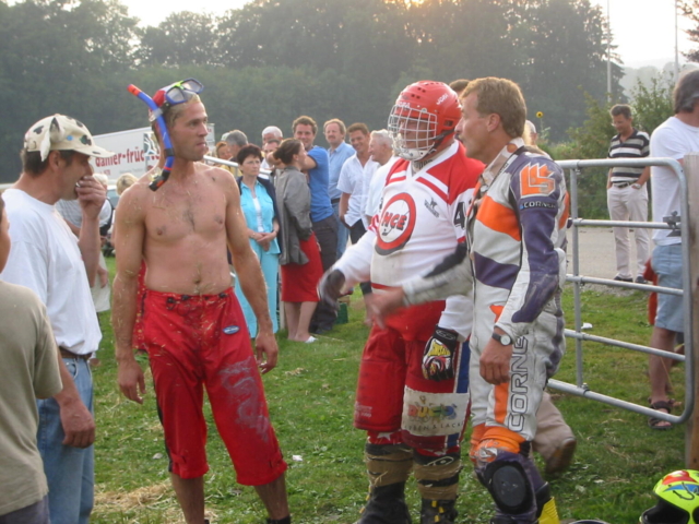 116-1636_IMG