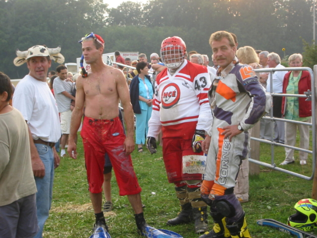 116-1637_IMG